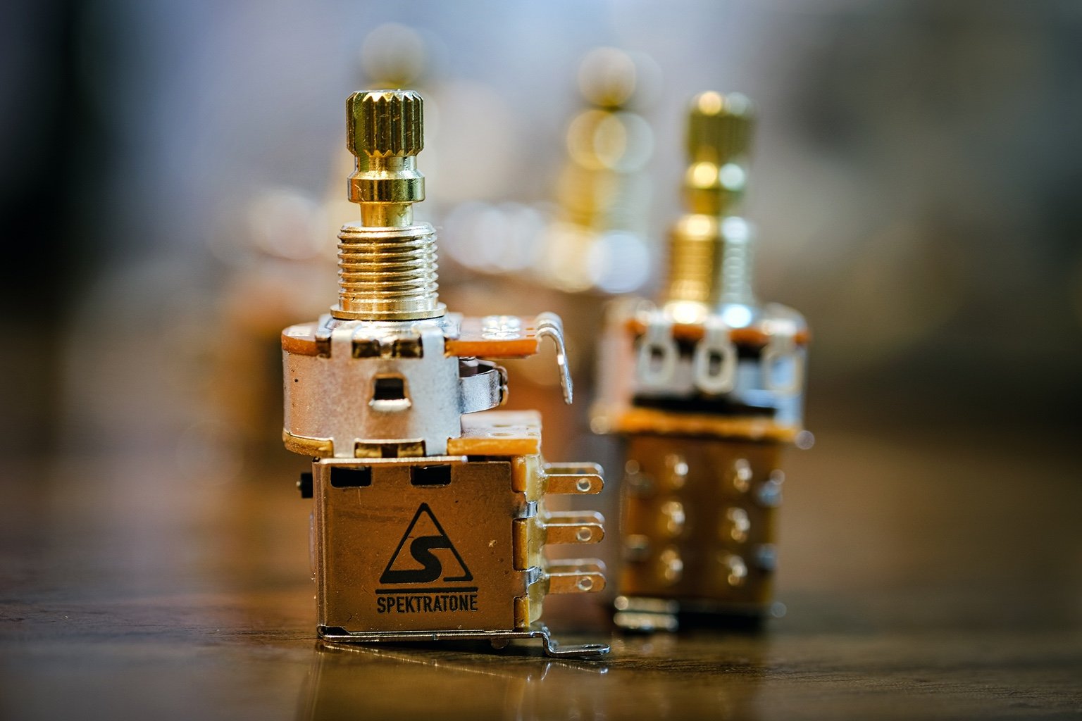 Spektratone guitar electronics